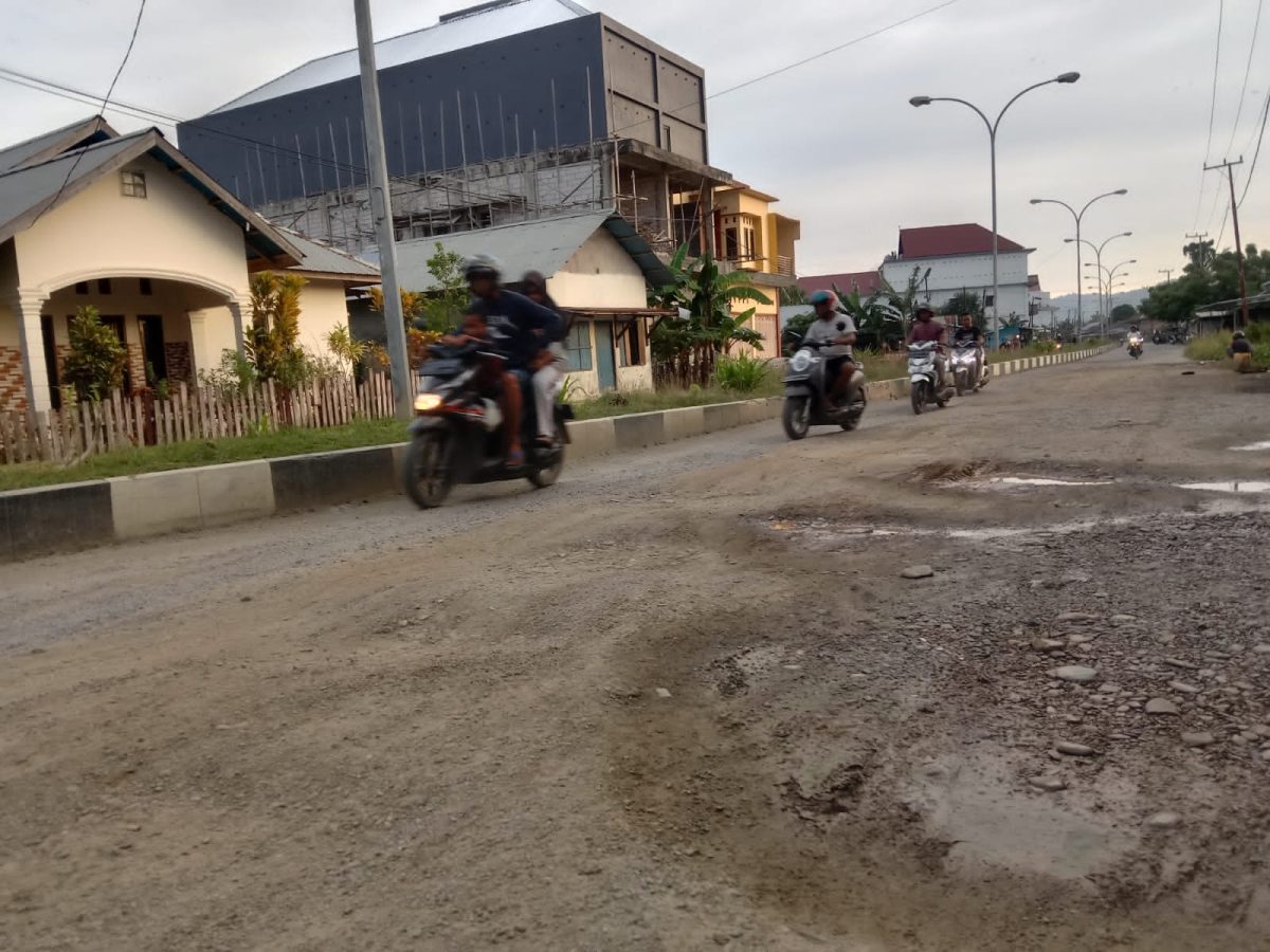 Kota Sanana Koleksi Jalan Rusak