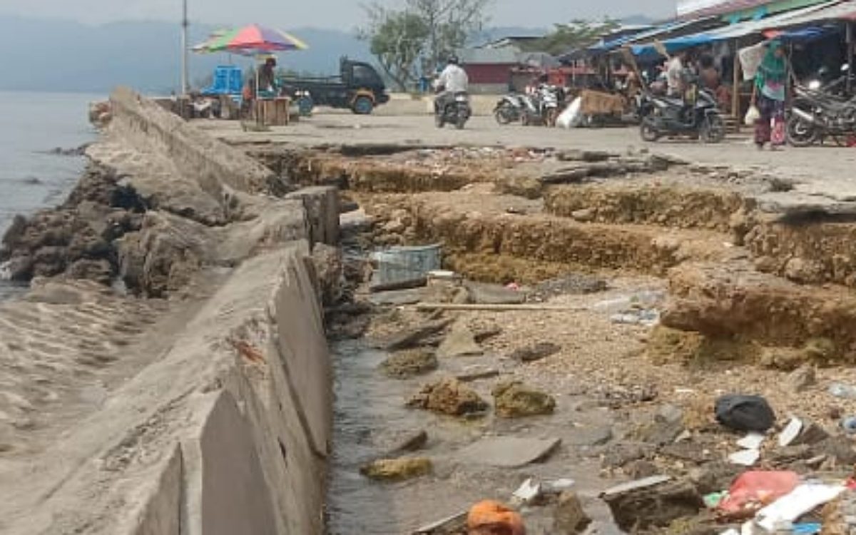 Pedagang Pasar di Sanana, Keluhkan Talud Penahan Ombak