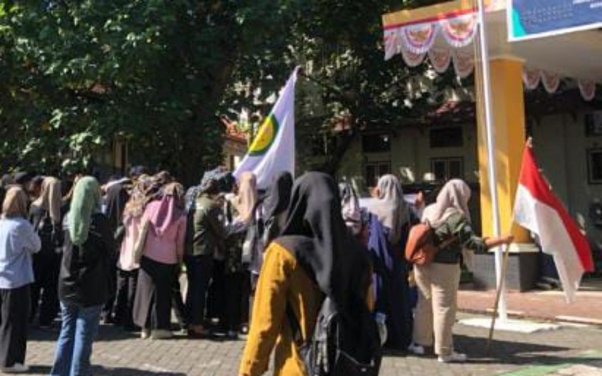 Sebut ‘Kuda Cuki’ dan Dugaan Pungli, Oknum Dosen FKIP Unkhair, Didemo Mahasiswa