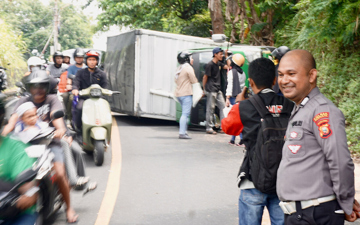 Kronologi Mobil Box Terpelanting di Turunan Danau Laguna